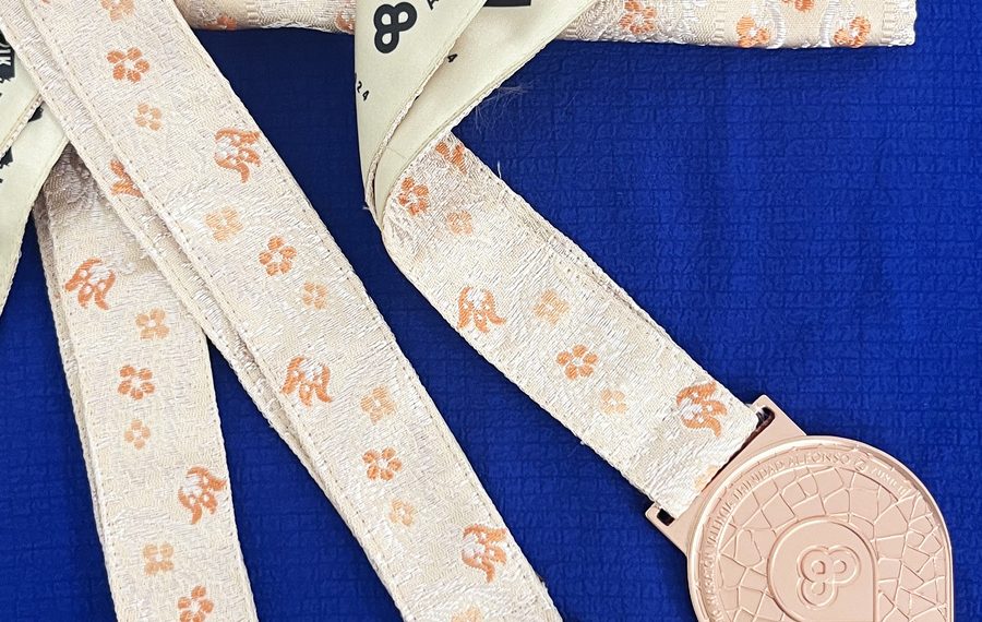 Las medallas del Maratón y Medio Maratón Valencia homenajearán la tradición valenciana de la seda