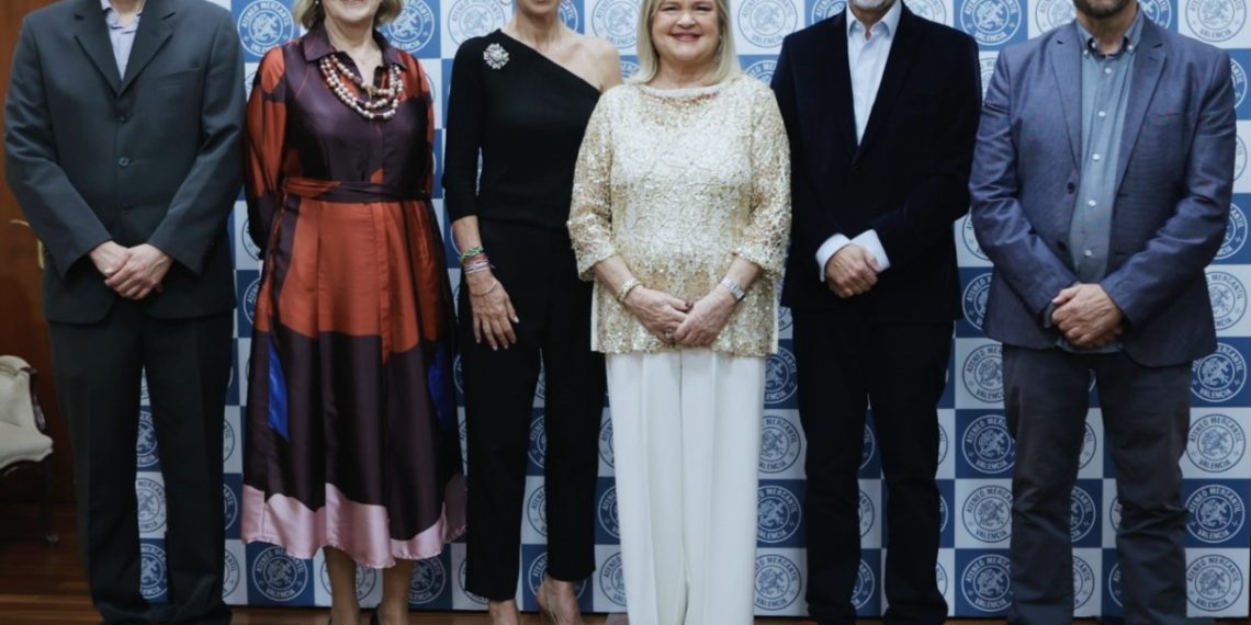 Carmen Posadas galardonada con el premio de las letras del Ateneo Mercantil de Valencia