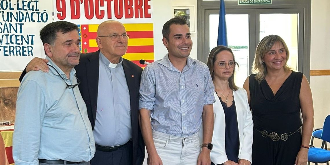 La diputada Mar Galcerán recibe el premio 9 d’octubre del Colegio Fundación San Vicente Ferrer