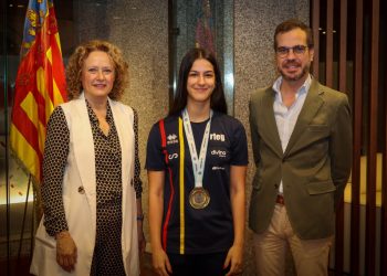Torrent recibe a la campeona del mundo del 18º Campeonato de Gimnasia Aeróbica, Rebeca Muñoz