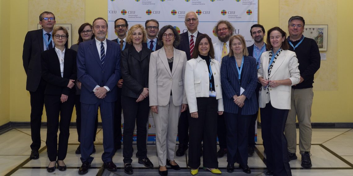 Expertos de seis países analizan en Valencia la crisis de valores democráticos en la UE ante los ataques a jueces y periodistas y el auge de los populismos