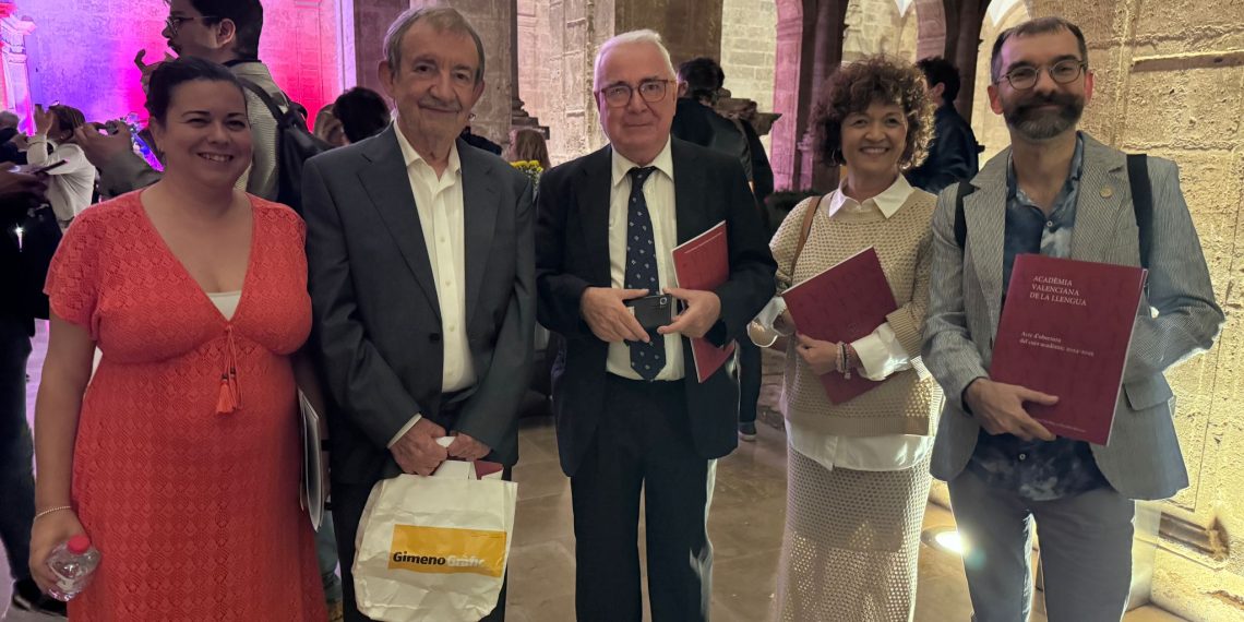 El filólogo y sociolingüista Vicent Pitarch y la banda Zoo reciben la Medalla de la Acadèmia Valenciana de la Llengua