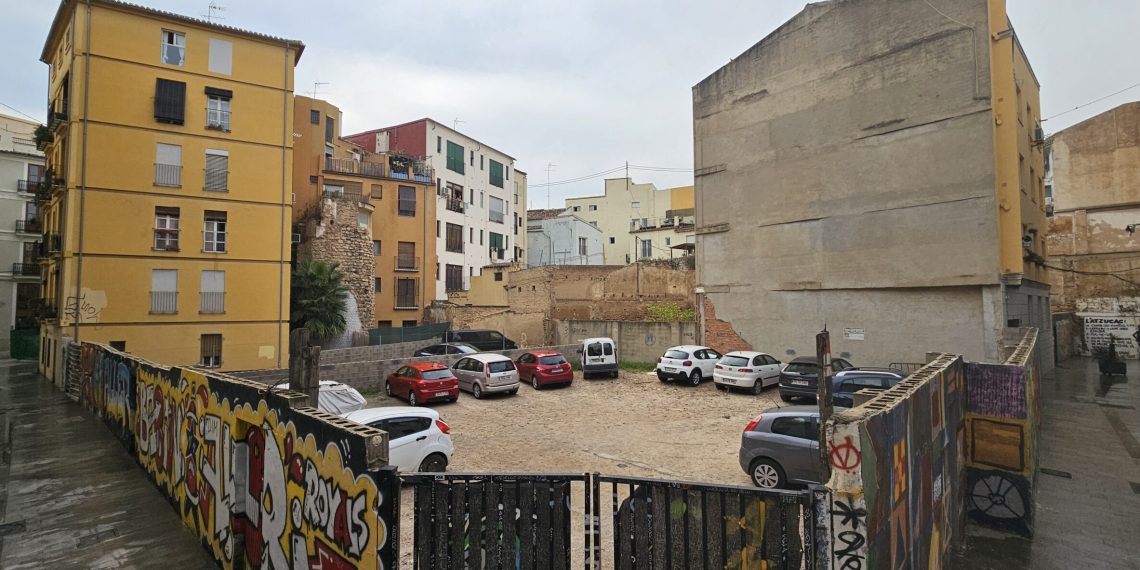 Amics del Carme reabre el debate sobre los solares en Ciutat Vella