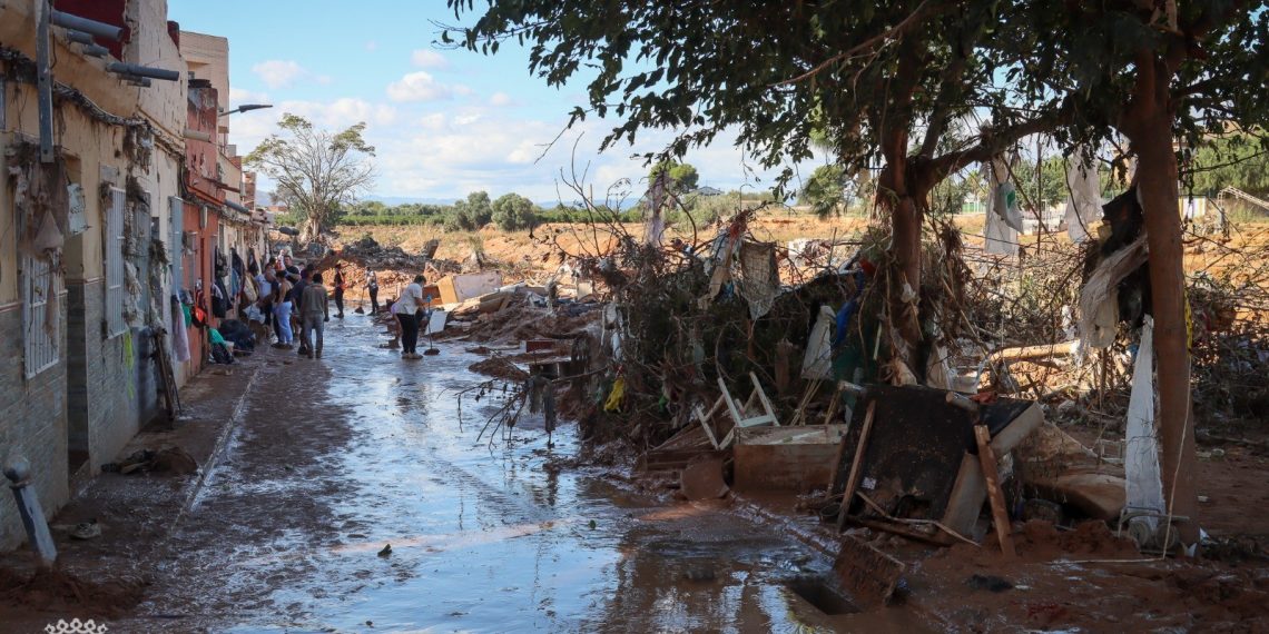 El Consell de la Generalitat aprueba ayudas directas y urgentes de 200 millones de euros para las personas afectadas, con una ayuda por vivienda de 6.000 euros