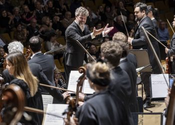 Pablo Heras-Casado dirige a la Orquestra de la Comunitat Valenciana en un concierto solidario con los afectados por la riada