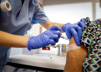 Sanidad recalca la importancia de vacunarse de gripe y Covid-19