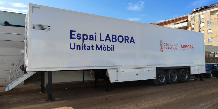 La primera oficina móvil de Labora ya funciona en Catarroja