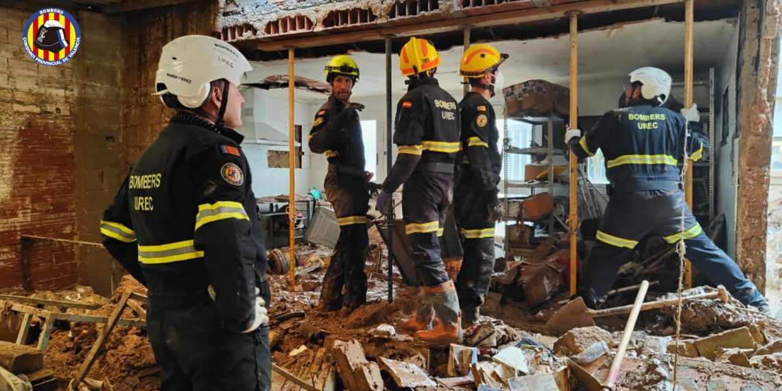 El Consorcio de Bomberos de Valencia inicia labores urgentes de estabilización de edificios afectados por la DANA