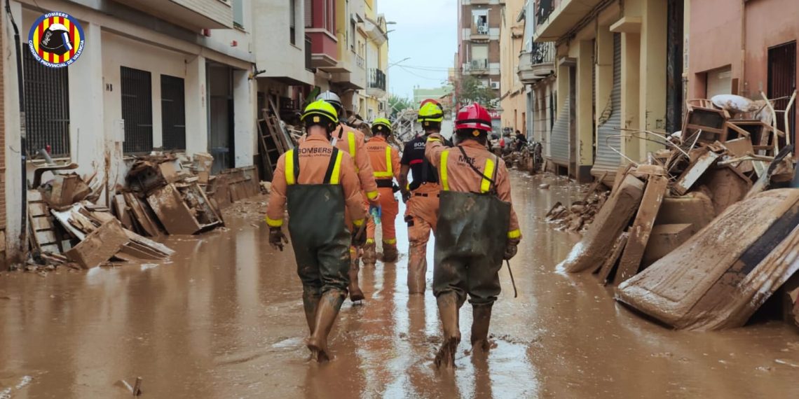 El Consorcio de Bomberos de Valencia continúa trabajando en los efectos de la DANA