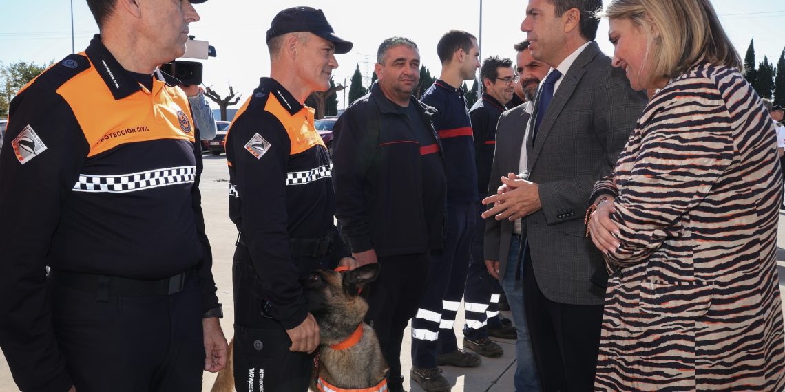 Carlos Mazón agradece la labor desarrollada por los bomberos de la Diputació de Castelló para atender a los municipios valencianos afectados por las riadas