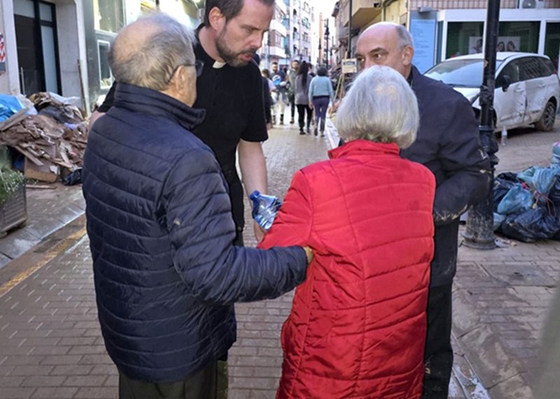 El Cristo yacente lleno de barro: «Nos recuerda a los más de cien fallecidos en Paiporta, a la cantidad de desaparecidos aún no cuantificables»
