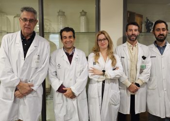 El servicio de Microbiología del Hospital Clínico optimiza el uso de los antibióticos