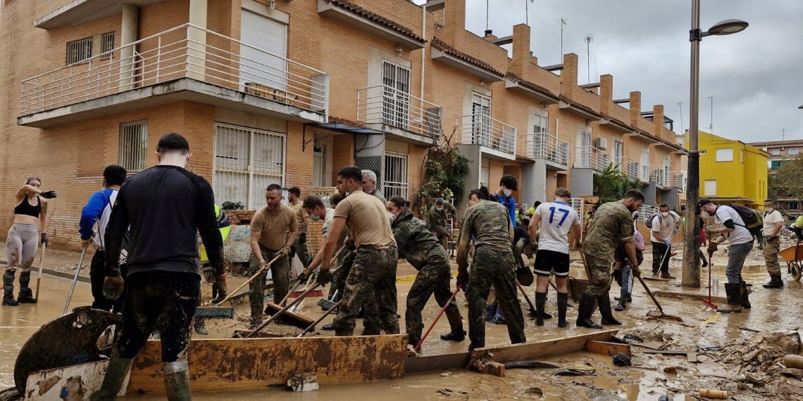 El Ejército de Tierra se moviliza, con capacidades y efectivos de toda España, para restaurar la normalidad en las localidades afectadas por la DANA