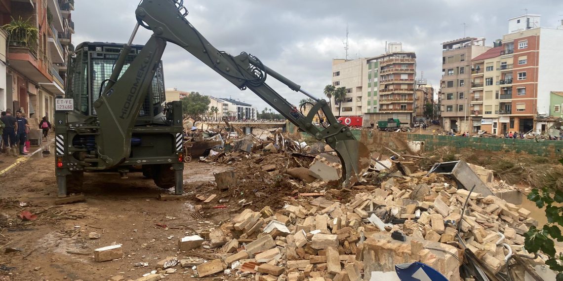 El Ejército de Tierra se moviliza, con capacidades y efectivos de toda España, para restaurar la normalidad en las localidades afectadas por la DANA