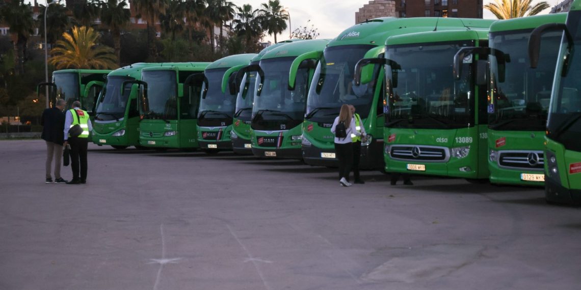 Autobuses lanzadera gratuitos a las áreas industriales afectadas por las inundaciones