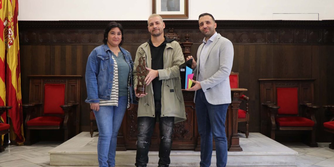 El Ayuntamiento de Sagunto reconoce el mérito del prestigioso peluquero José Moyano que ha logrado dos premios internacionales recientemente