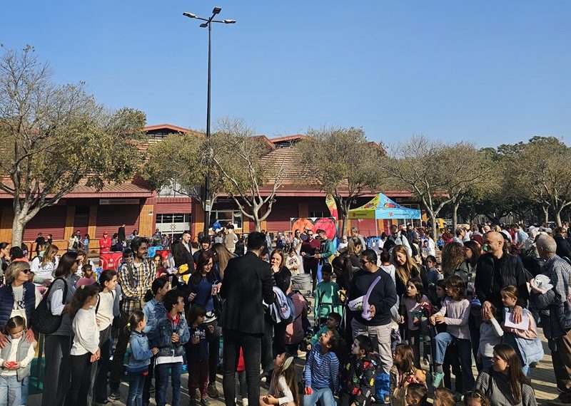El Mercado Central de Aldaia se llena de magia y solidaridad de la mano de Mercavalència
