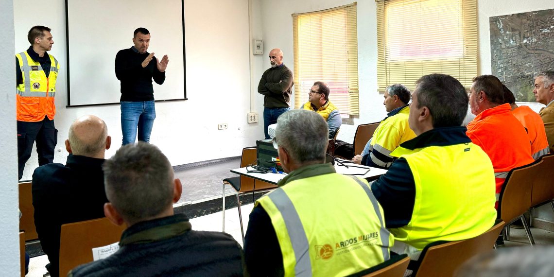 La Diputación coordina la actuación para la retirada del lodo en los garajes que tienen emergencia sanitaria