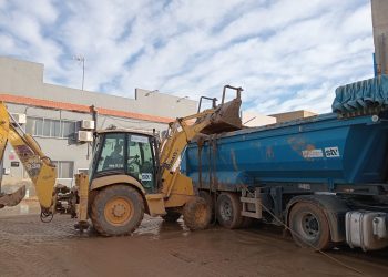 Limpieza de las áreas industriales afectadas por las inundaciones