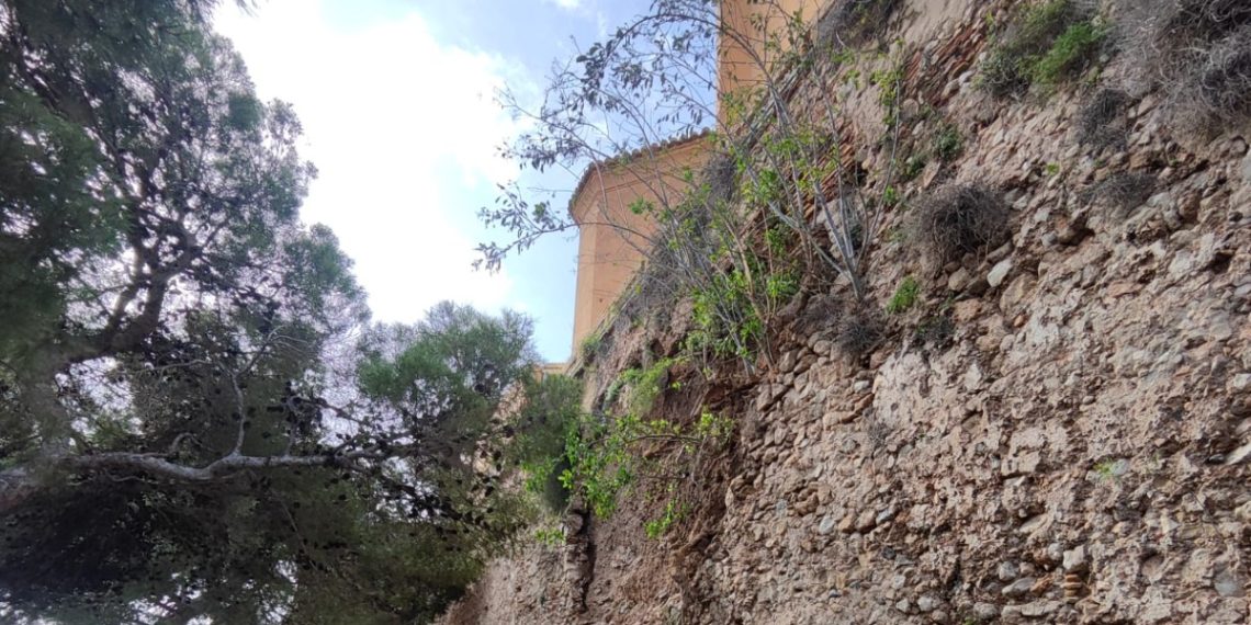 Cultura visita el Castillo de Cullera para asesorar el derrumbe parcial de la muralla