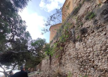 Cultura visita el Castillo de Cullera para asesorar el derrumbe parcial de la muralla