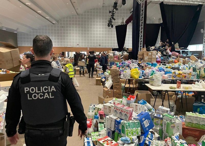 La Policía Local de Sueca presta su apoyo a los municipios más afectados por la DANA