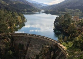 Obras de emergencia en la presa de Buseo