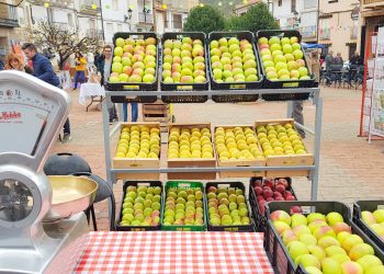 Torrebaja acoge la X Feria de la Manzana Esperiega