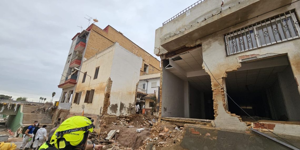 Los bomberos del Consorcio de Valencia apuntalan 30 edificios en apenas diez días