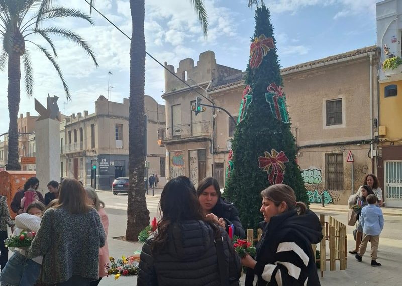 Un total de 45 árboles de Navidad, más del doble que el año pasado, difundirán un mensaje de superación por toda la ciudad