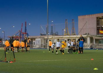 La Fundación Deportiva Municipal reubica a 280 deportistas de las pedanías de València afectadas por la dana