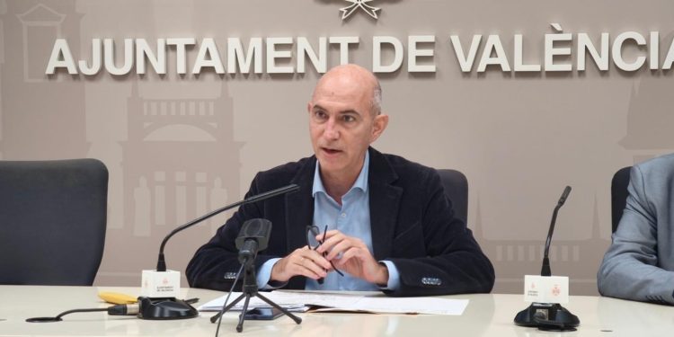 Gosálbez: “Hemos cumplido el objetivo de estabilizar a la plantilla de profesores de la Universidad Popular”