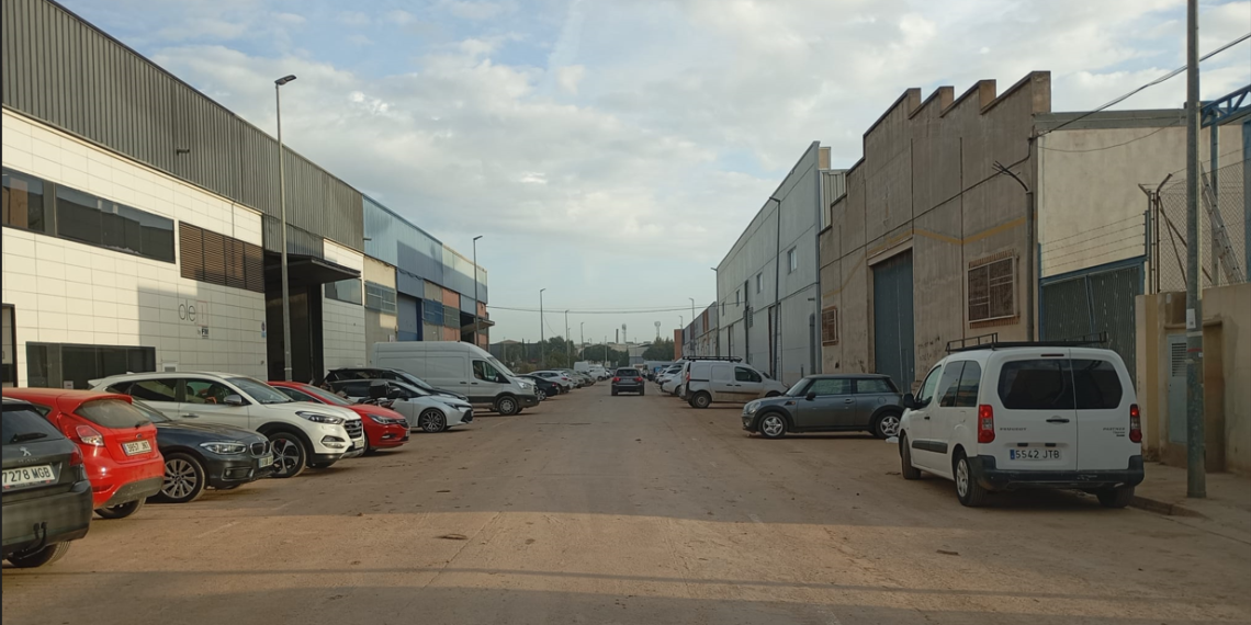 Finalizan las labores de limpieza en las tres áreas industriales de Aldaia