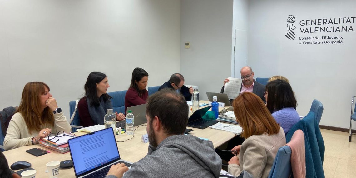 Educación propone que la formación para personas adultas se estructure en un nivel inicial equivalente a la Educación Primaria y otro secundario equivalente a la ESO