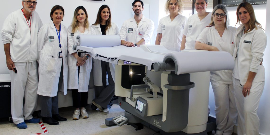 El Hospital General adquiere un equipo para las biopsias de mama