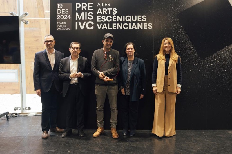 La secretaria autonómica de Cultura destaca el trabajo de los profesionales valencianos de las artes escénicas en la entrega de los Premios IVC al sector