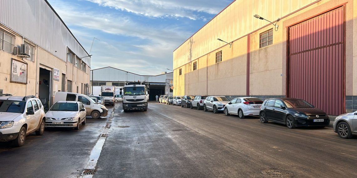 El Consell incrementa las ayudas para la mejora de áreas industriales afectadas por la riada