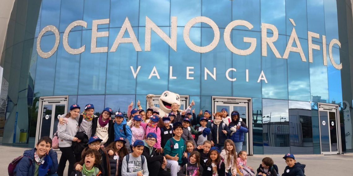 Casa de la Dona de Torrent acompaña a los más jóvenes al Oceanográfic de Valencia