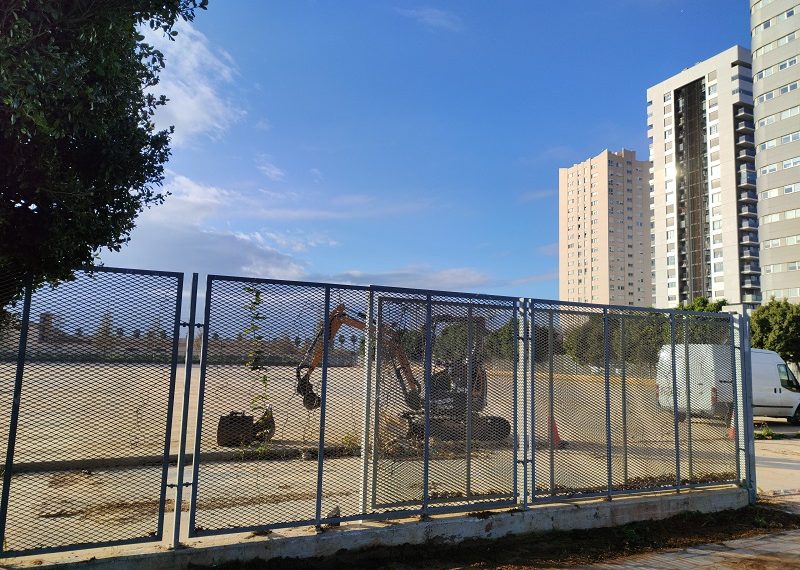 El Villarreal CF y la Fundación Trinidad Alfonso firman con el Ayuntamiento de Valencia el convenio para rehabilitar el campo de fútbol de La Torre