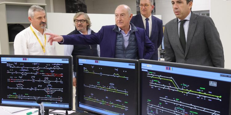 Carlos Mazón: “Hoy damos un paso más en la recuperación de la movilidad de las personas afectadas por las riadas”
