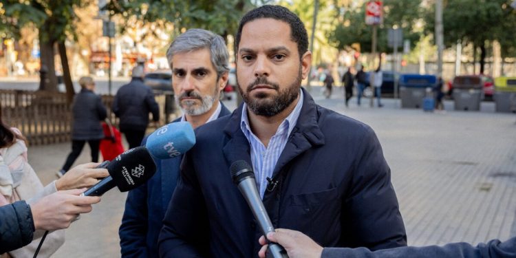 VOX suspende las negociaciones presupuestarias con el PP tras su acercamiento al PSOE para pactar políticas migratorias
