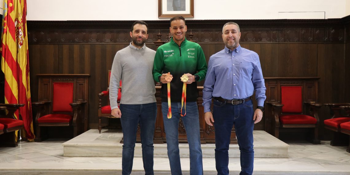 Sagunto reconoce los últimos logros del deportista Abderrahman El Khayami