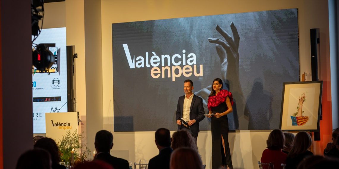 ‘València en peu’: Una noche solidaria llena de esperanza y apoyo para los afectados por la DANA