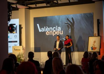 ‘València en peu’: Una noche solidaria llena de esperanza y apoyo para los afectados por la DANA