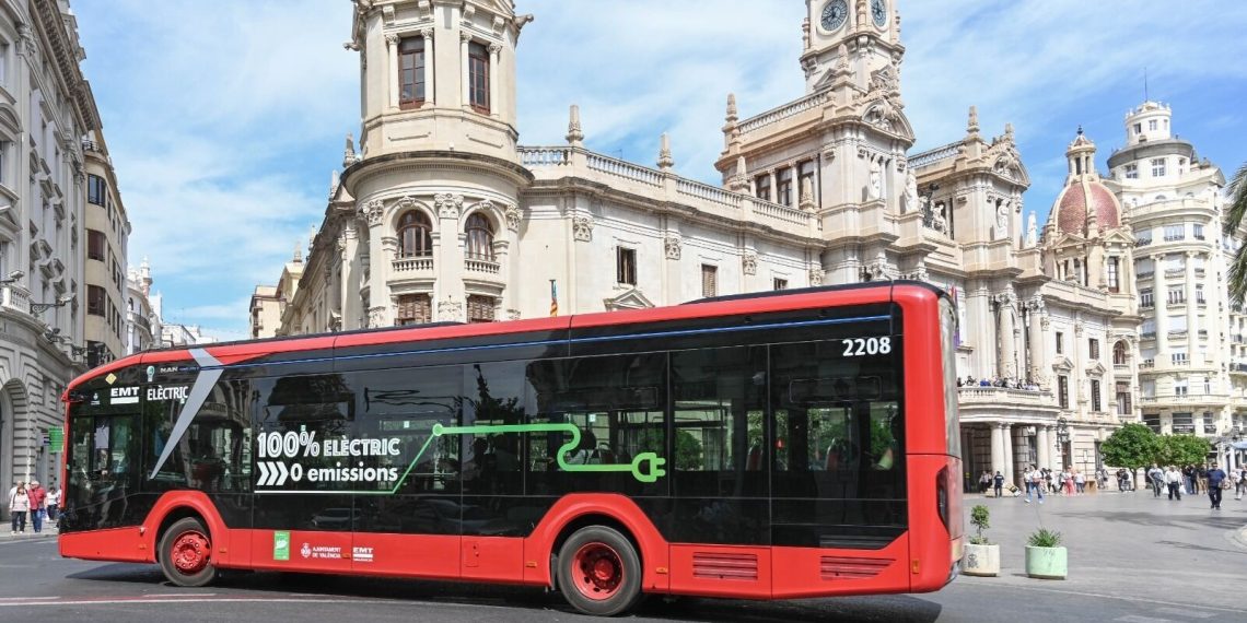 La EMT y el Banco Europeo de Inversiones compran 145 autobuses eléctricos