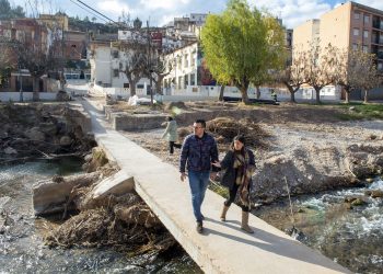 Mompó visita el municipio Calles afectado por la DANA