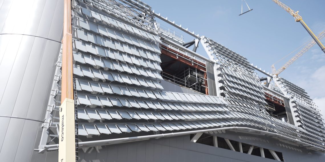 El Roig Arena estará recubierto por una piel de 8.600 lamas cerámicas con textura de balón de baloncesto