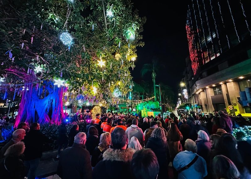 Torrent inaugura el Árbol del Voluntariado como símbolo de solidaridad