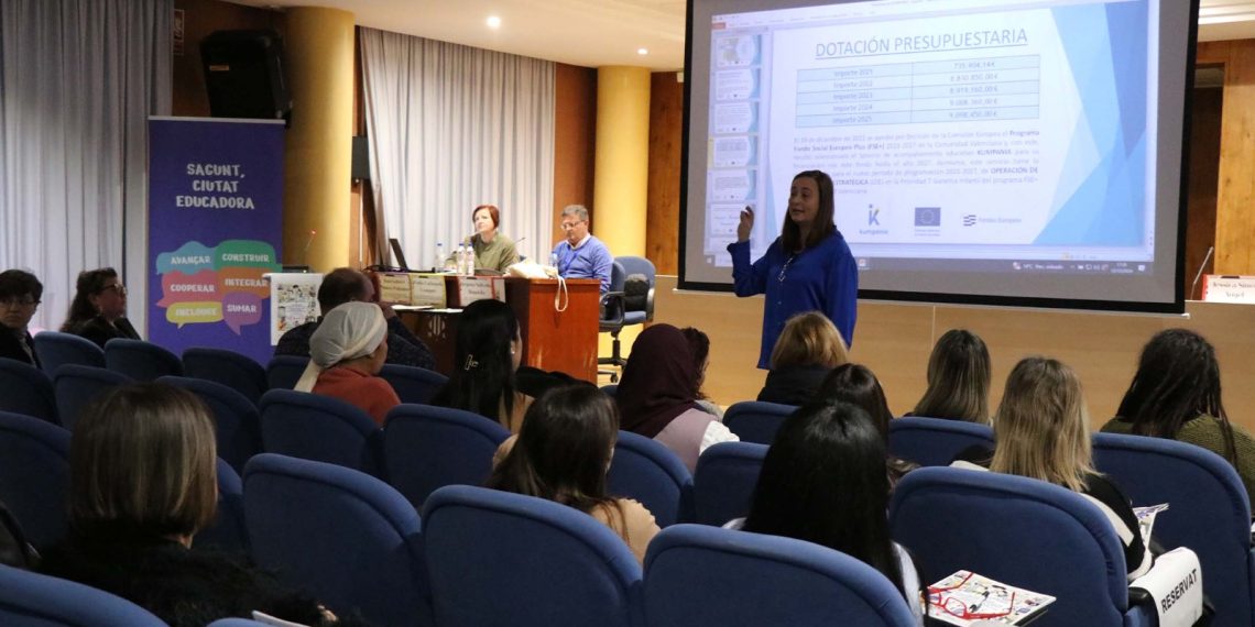 Profesionales de la educación han puesto en común sus experiencias y estrategias contra el absentismo escolar en Puerto de Sagunto