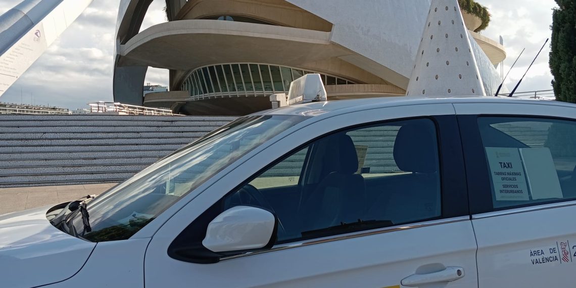 Taxi Valencia y Fotur impulsan la sostenibilidad con una campaña de transporte para el Festival Sonido Remember Valencia de Les Arts